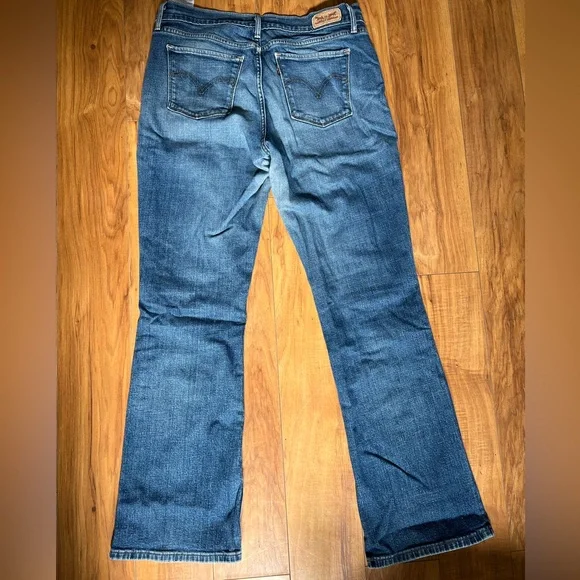 Levi’s Bootcut Jeans - Picture 1 of 2